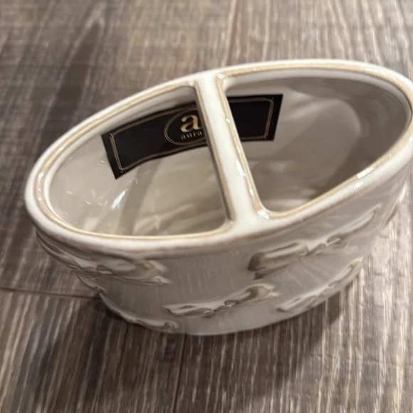 Cream Bow-Embossed Ceramic Brush Holder - Picture 2 of 5